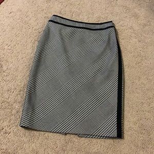 White House Black Market lined skirt size 2 NWOT